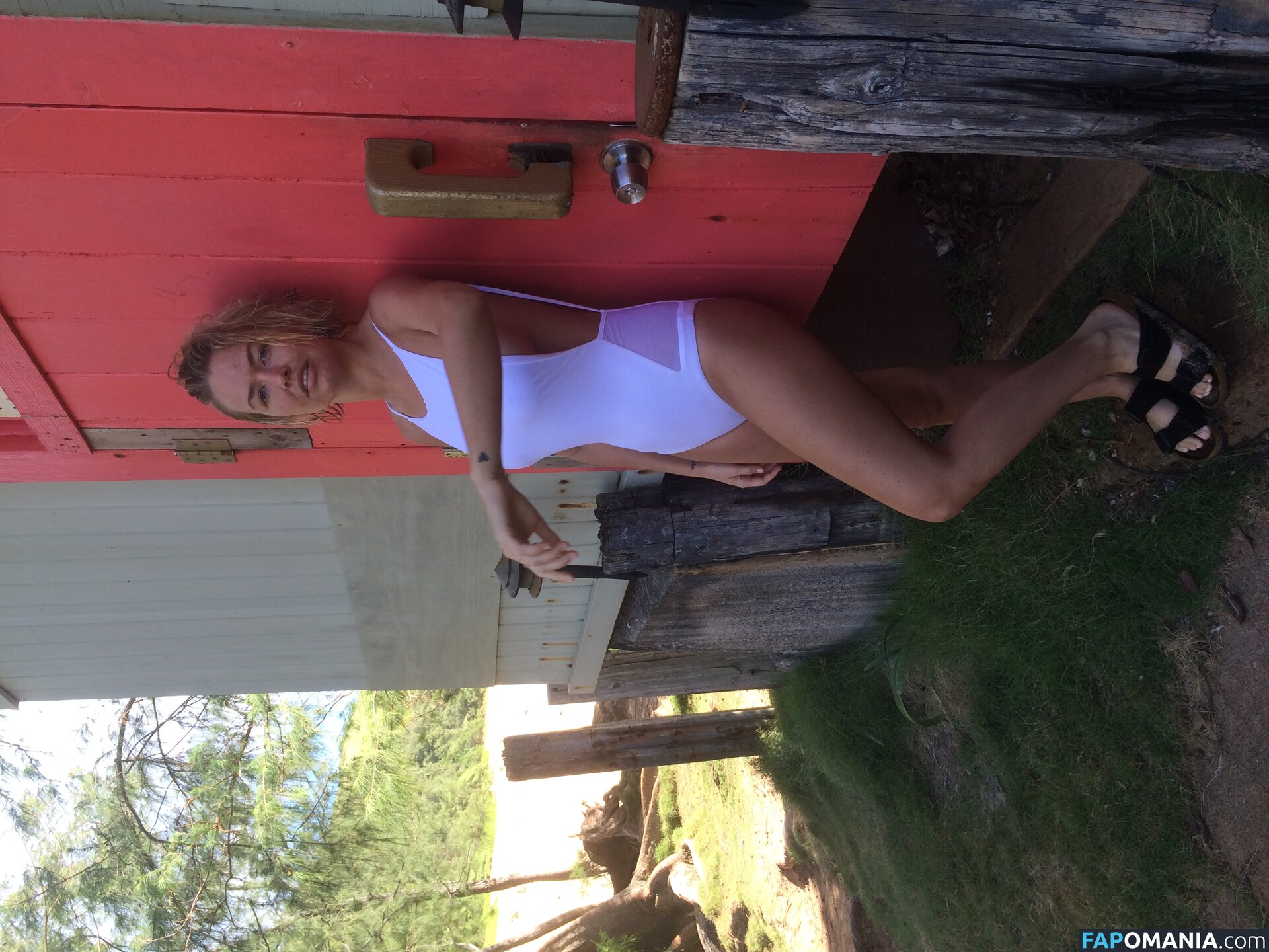 Lara Bingle Nago Przeciekłe zdjęcie #329