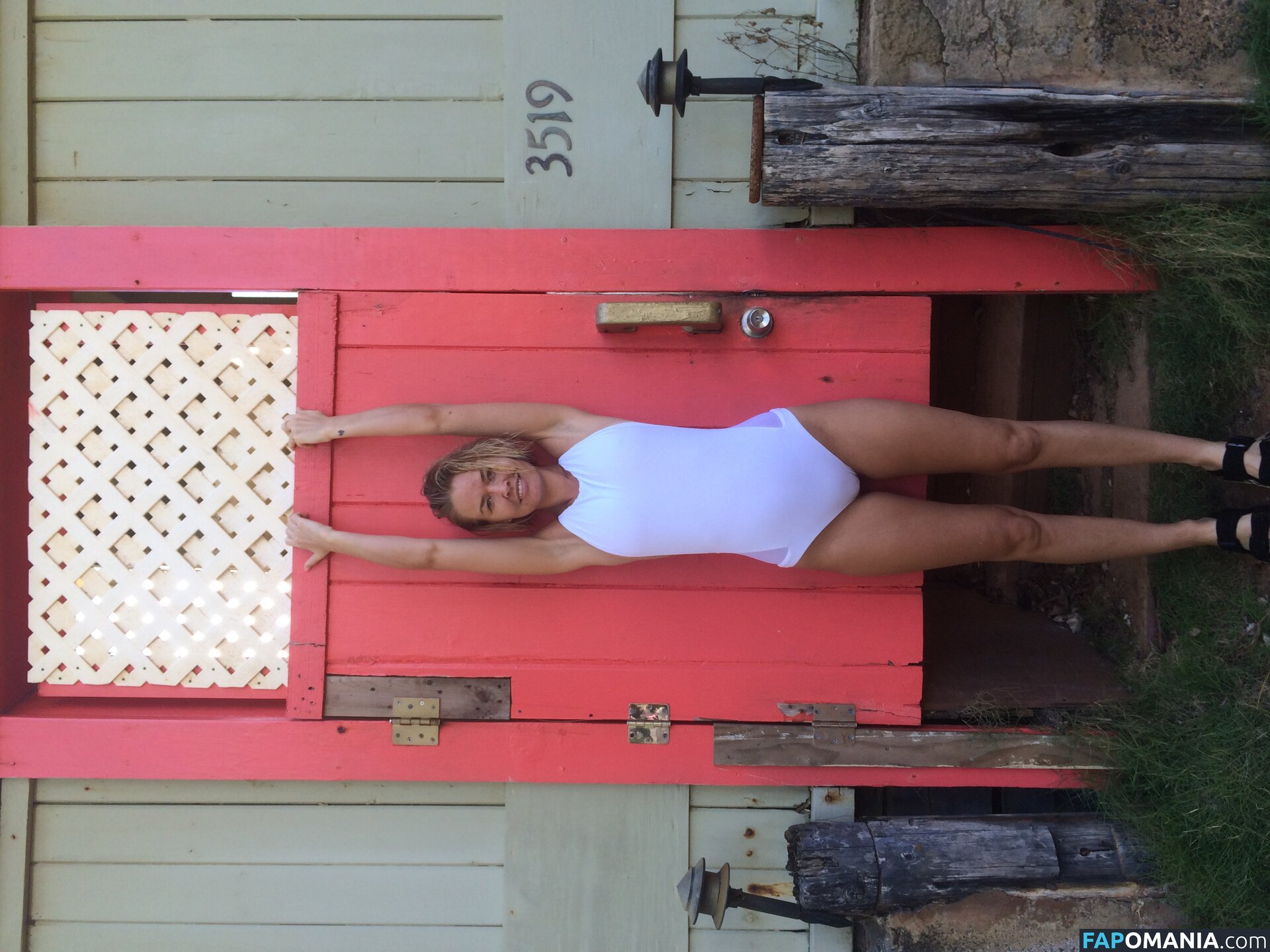 Lara Bingle Nago Przeciekłe zdjęcie #338