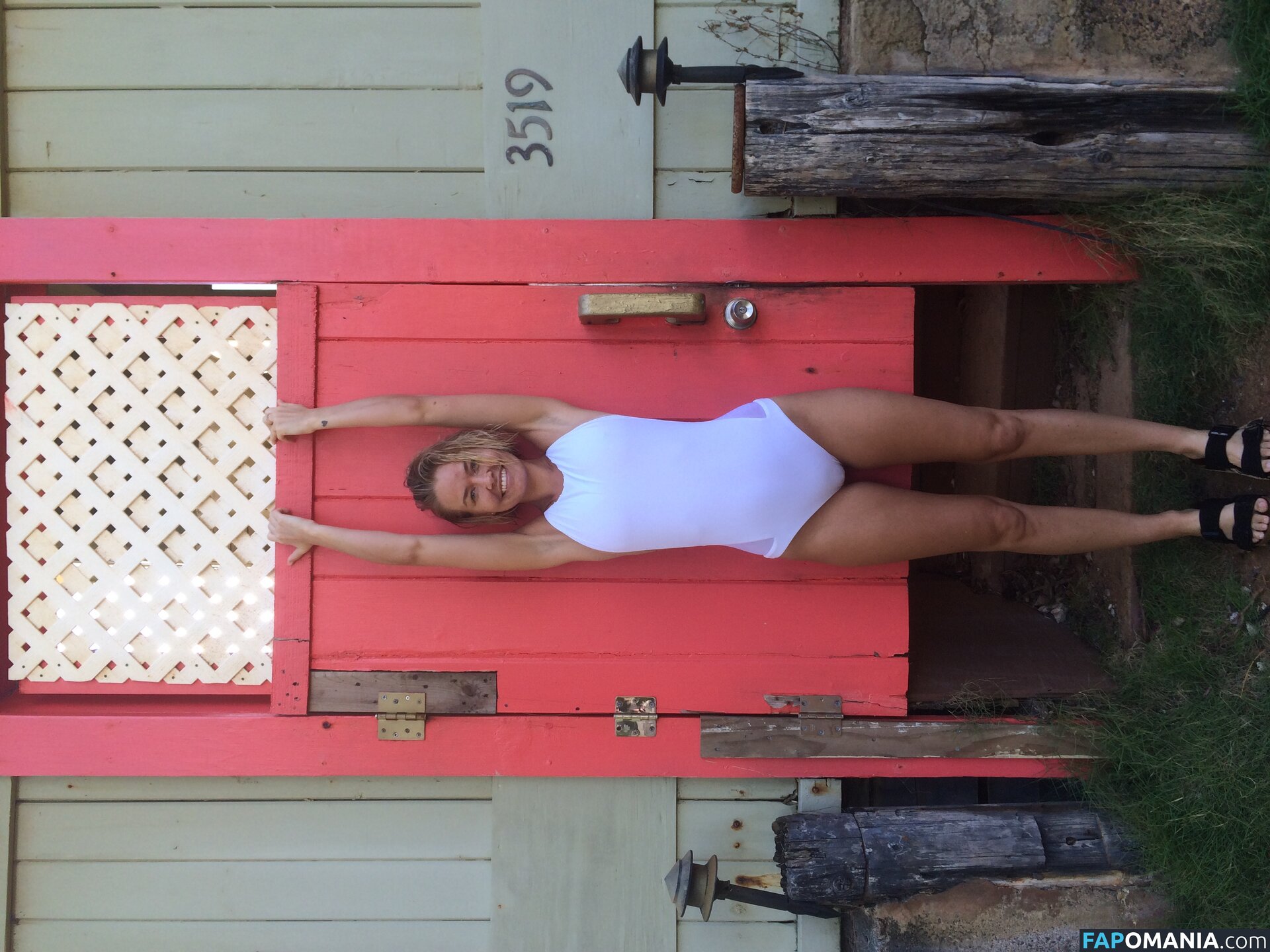 Lara Bingle Nago Przeciekłe zdjęcie #339