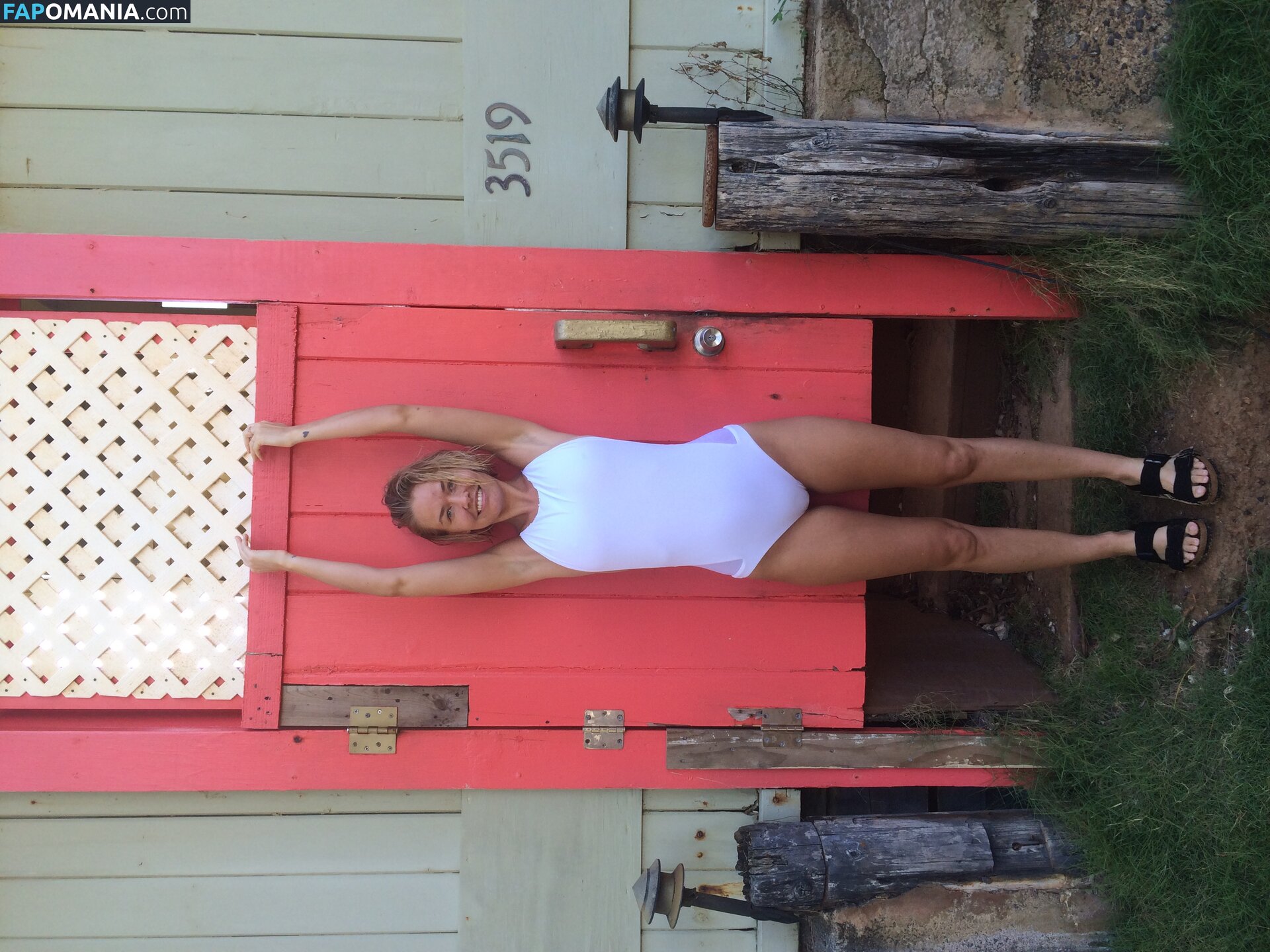 Lara Bingle Nago Przeciekłe zdjęcie #341