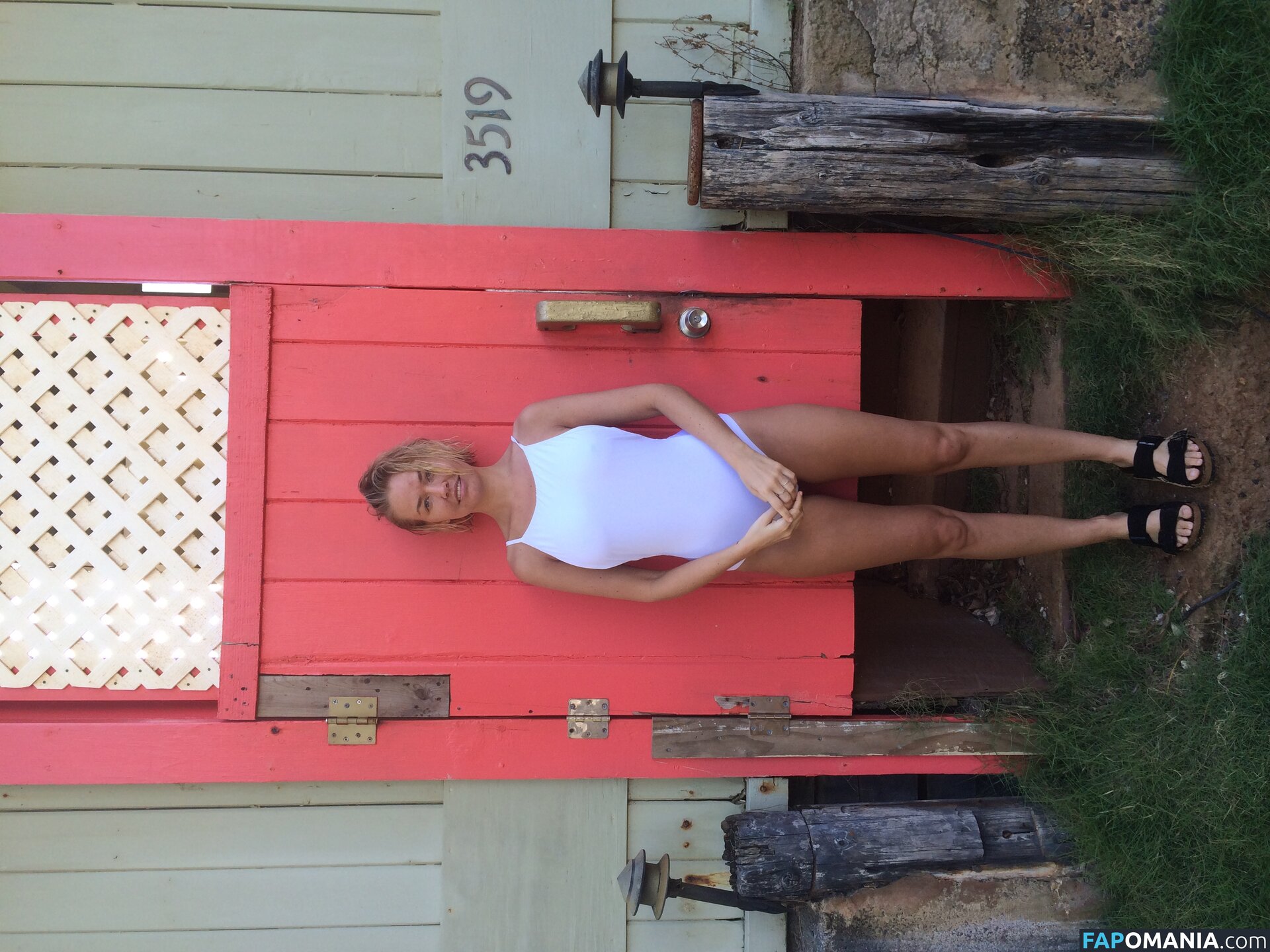 Lara Bingle Nago Przeciekłe zdjęcie #345