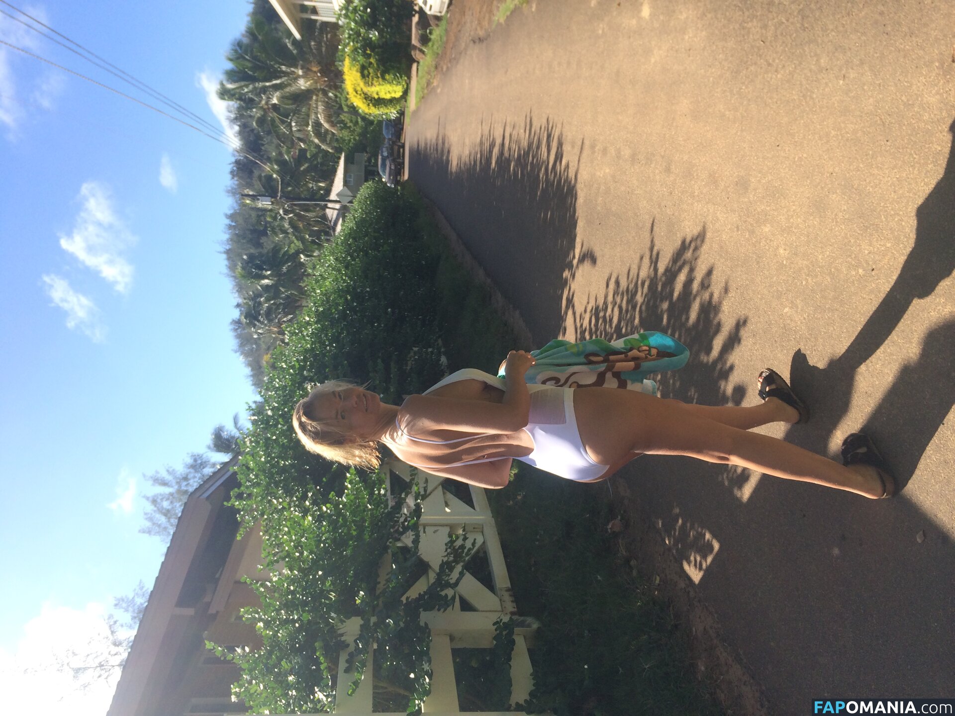 Lara Bingle Nago Przeciekłe zdjęcie #359