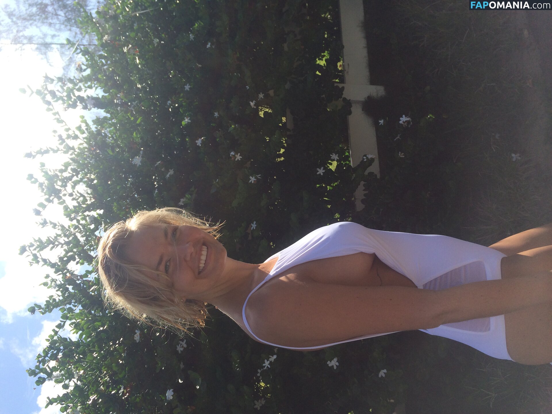 Lara Bingle Nago Przeciekłe zdjęcie #373