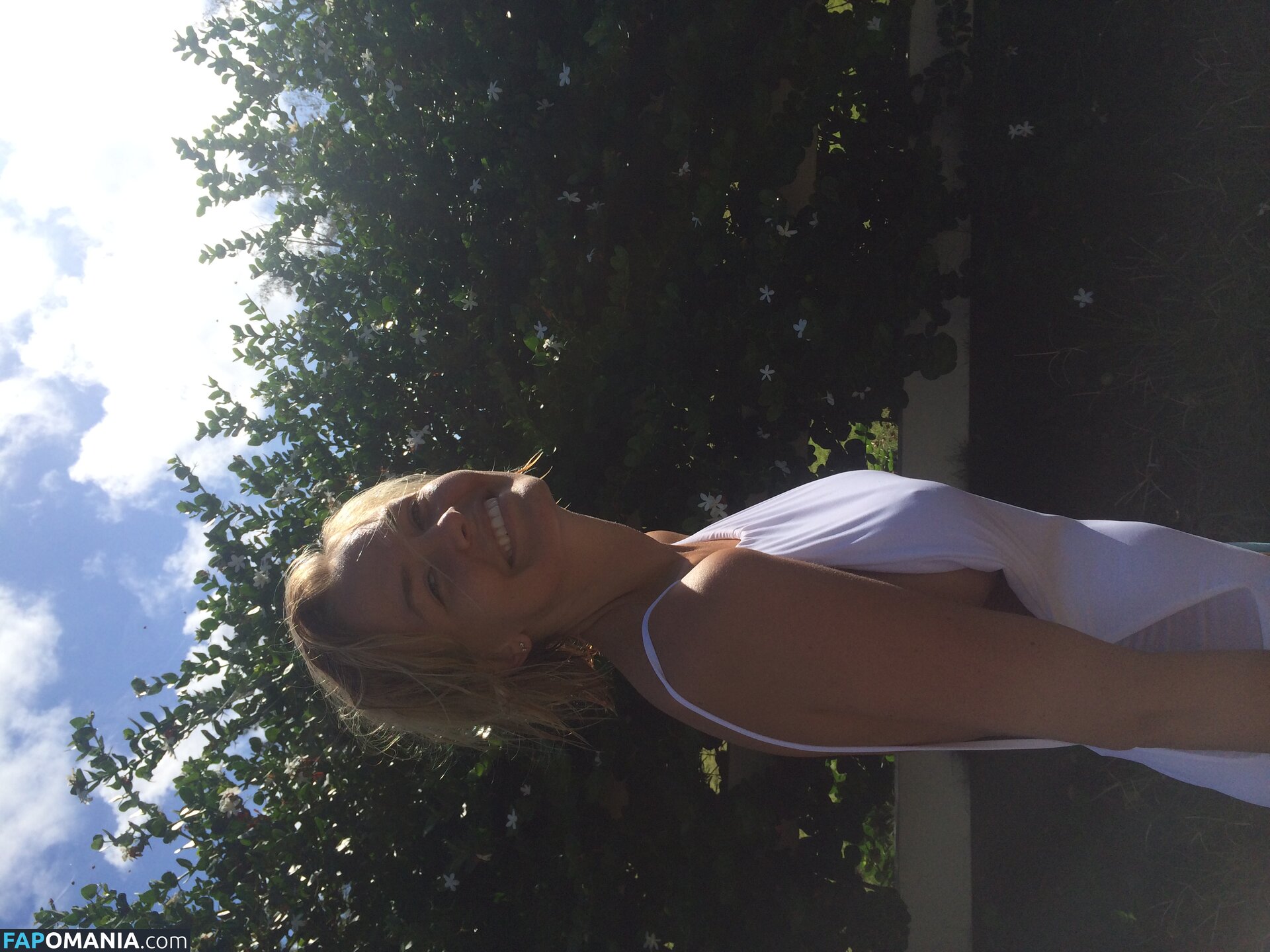 Lara Bingle Nago Przeciekłe zdjęcie #375