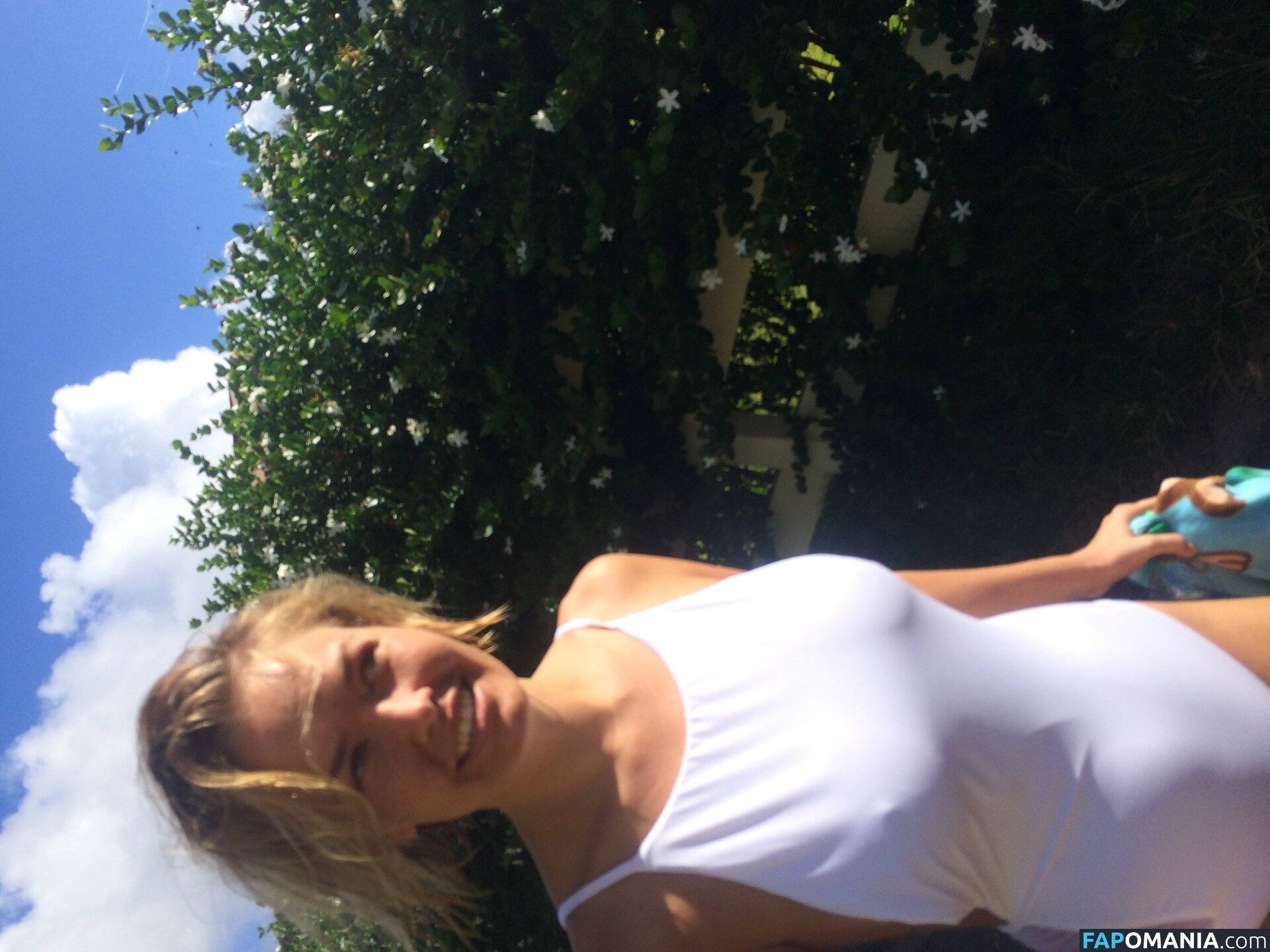 Lara Bingle Nago Przeciekłe zdjęcie #379