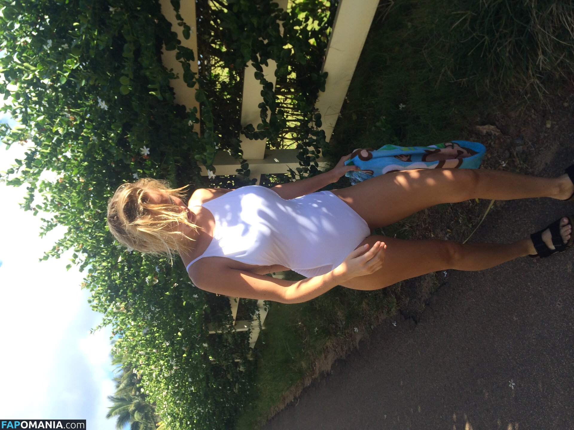 Lara Bingle Nago Przeciekłe zdjęcie #386