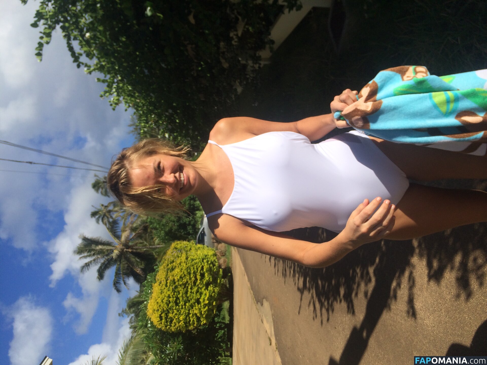 Lara Bingle Nago Przeciekłe zdjęcie #390