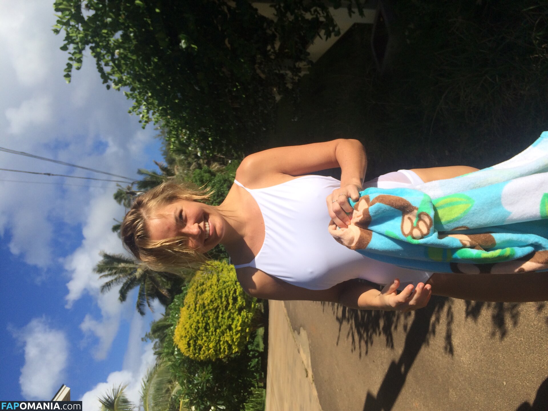 Lara Bingle Nago Przeciekłe zdjęcie #391