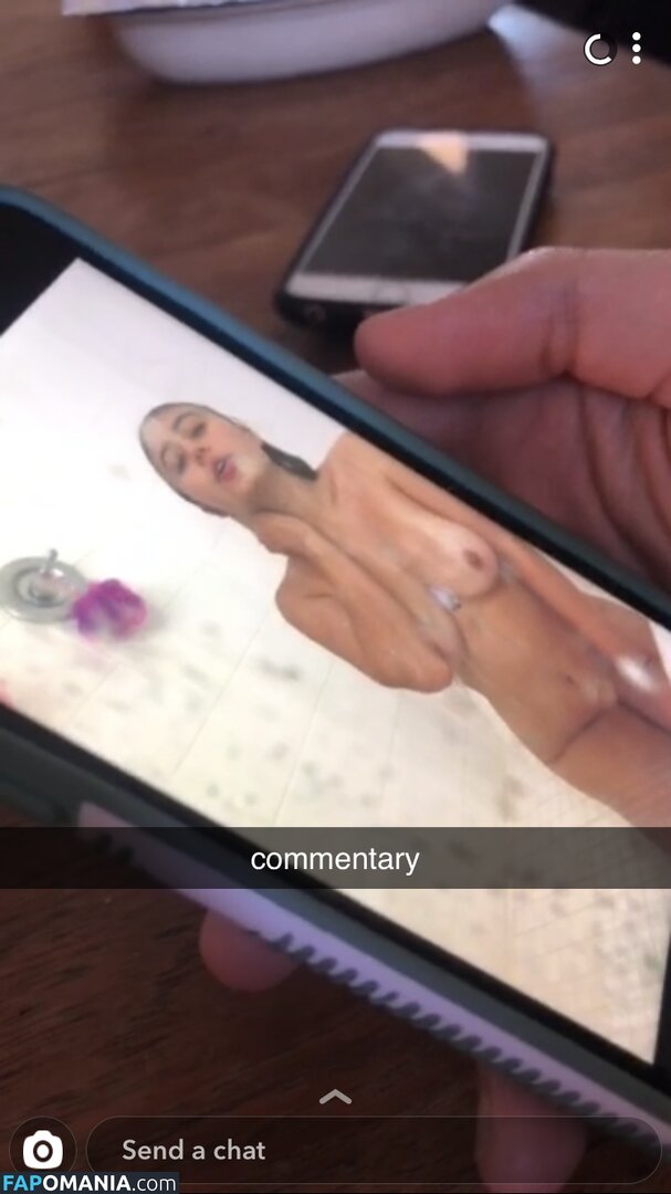 Lia Marie Johnson Nago Przeciekłe zdjęcie #1