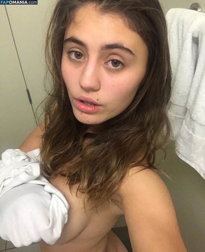 Lia Marie Johnson Nago Przeciekłe zdjęcie #2