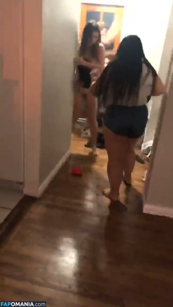 Lia Marie Johnson Nago Przeciekłe zdjęcie #3