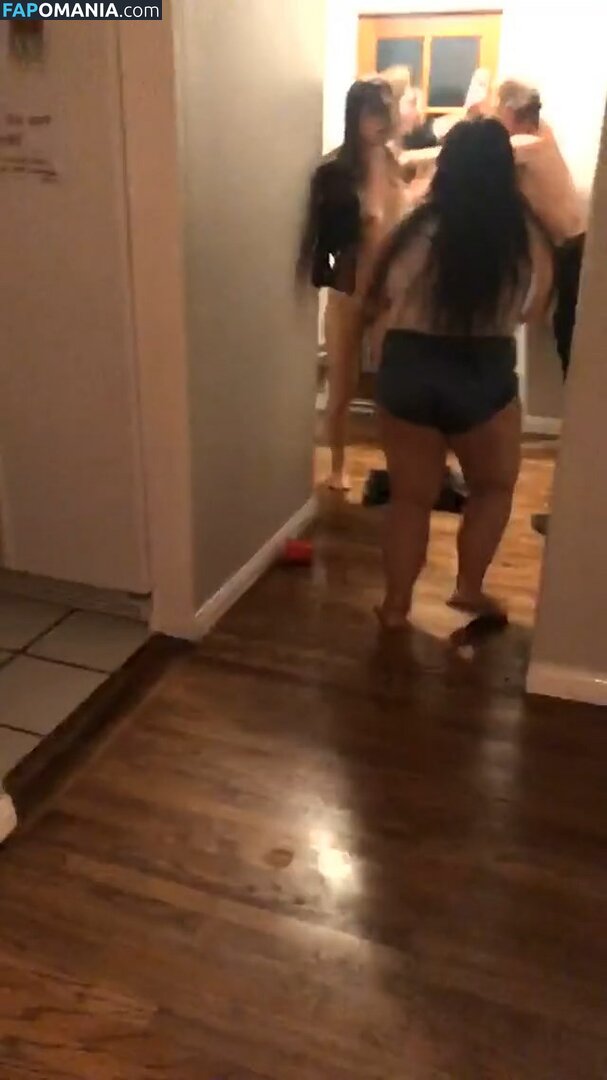 Lia Marie Johnson Nago Przeciekłe zdjęcie #4