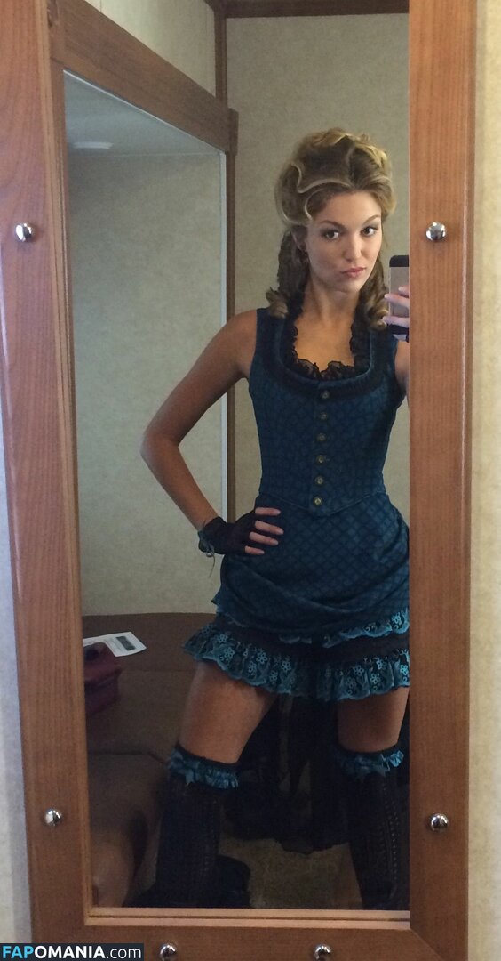Lili Simmons Nago Przeciekłe zdjęcie #9