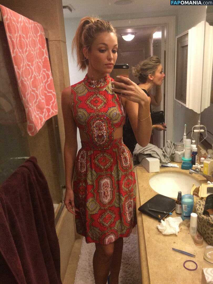 Lili Simmons Nago Przeciekłe zdjęcie #30