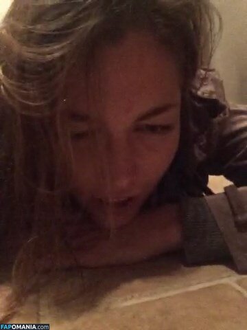 Lili Simmons Nago Przeciekłe zdjęcie #45