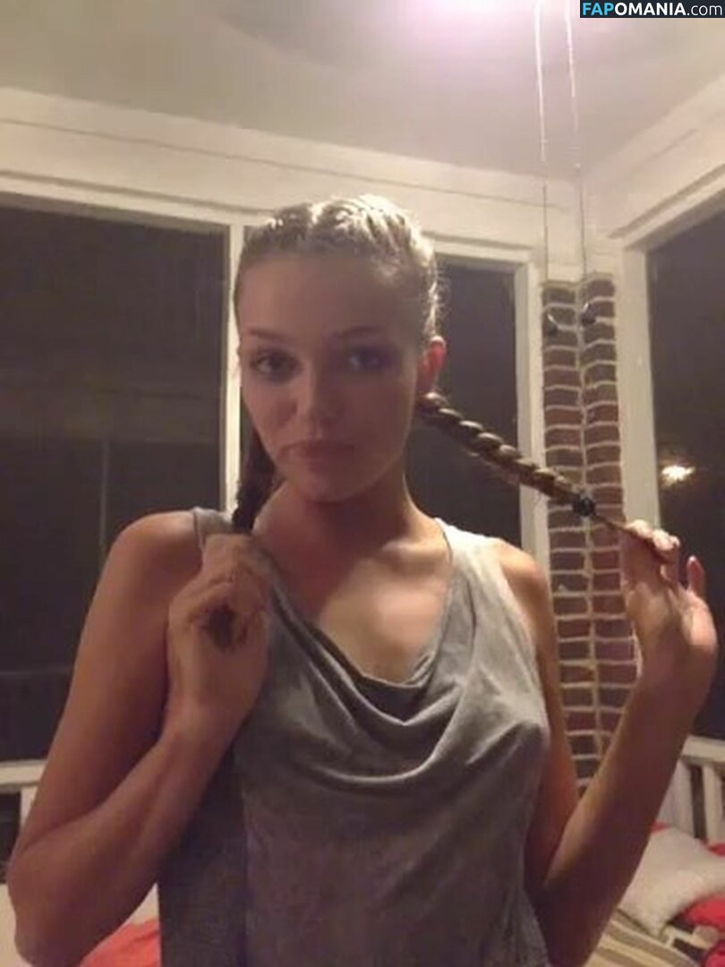 Lili Simmons Nago Przeciekłe zdjęcie #57