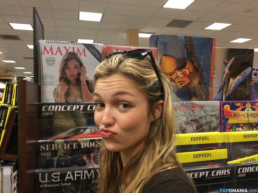 Lili Simmons Nago Przeciekłe zdjęcie #67