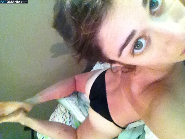 Lizzy Caplan Nago Przeciekłe zdjęcie #13