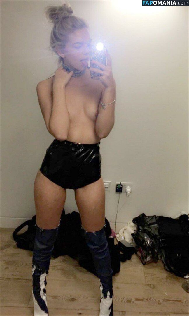 Louisa Johnson Nago Przeciekłe zdjęcie #44