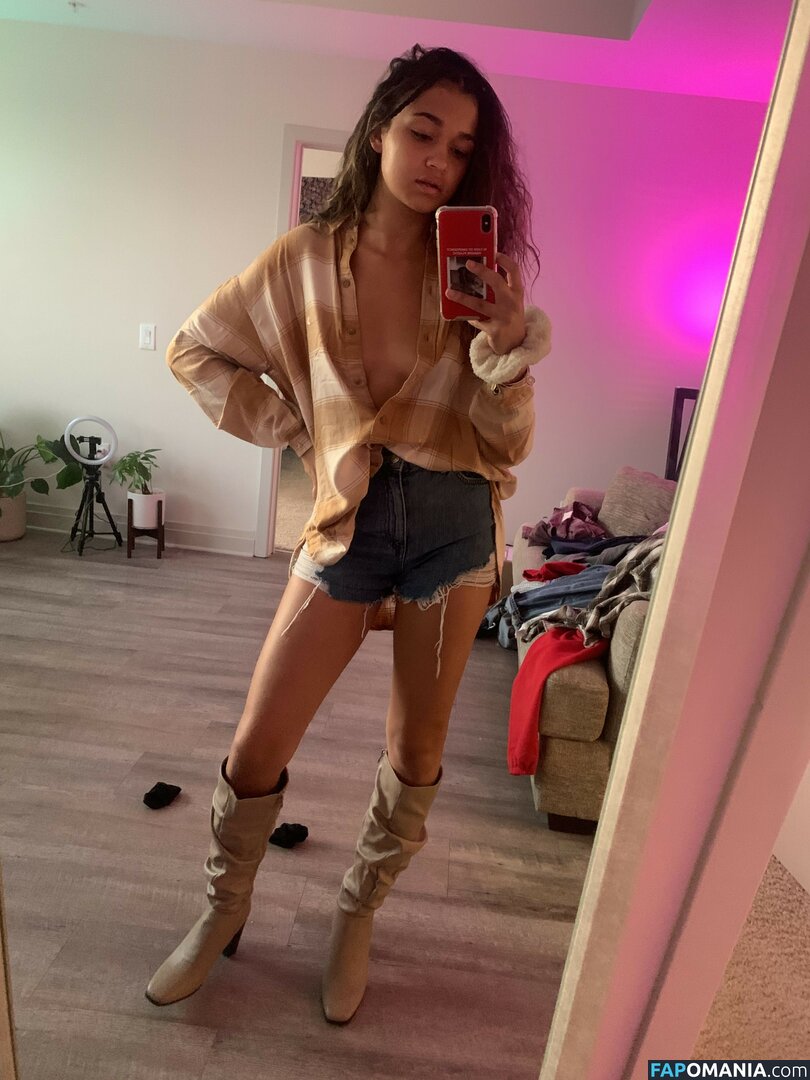 Madison Bailey Nago Przeciekłe zdjęcie #10