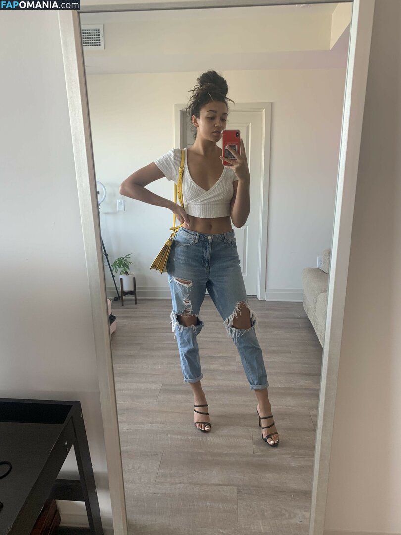 Madison Bailey Nago Przeciekłe zdjęcie #11