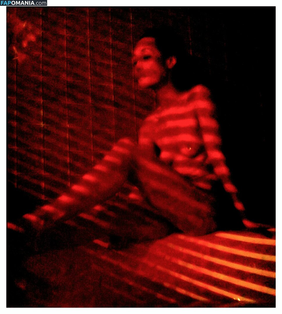 Maggie Q Nago Przeciekłe zdjęcie #5