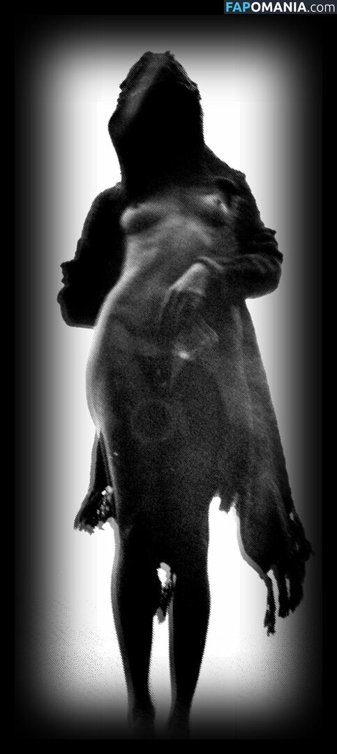 Maggie Q Nago Przeciekłe zdjęcie #8