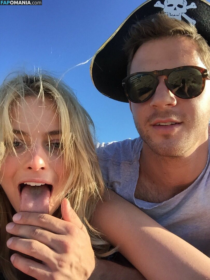 Margot Robbie Nago Przeciekłe zdjęcie #10