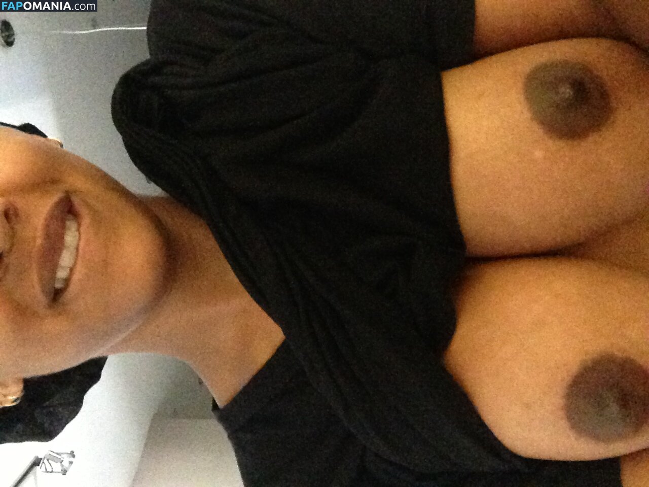 Meagan Good Nago Przeciekłe zdjęcie #8