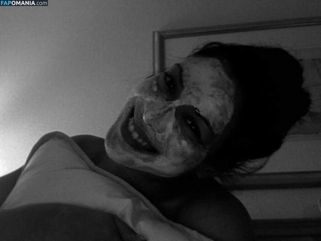 Melina Perez Nago Przeciekłe zdjęcie #17