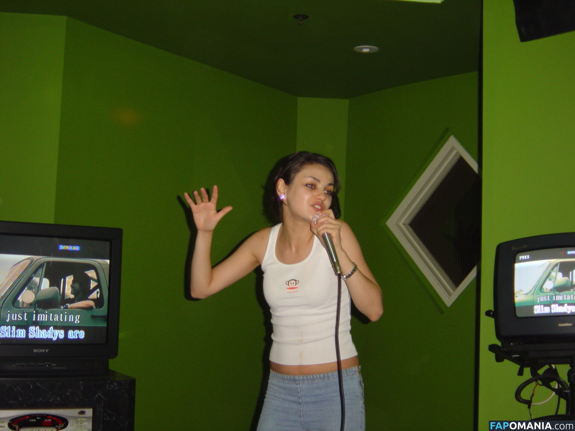 Mila Kunis Nago Przeciekłe zdjęcie #9