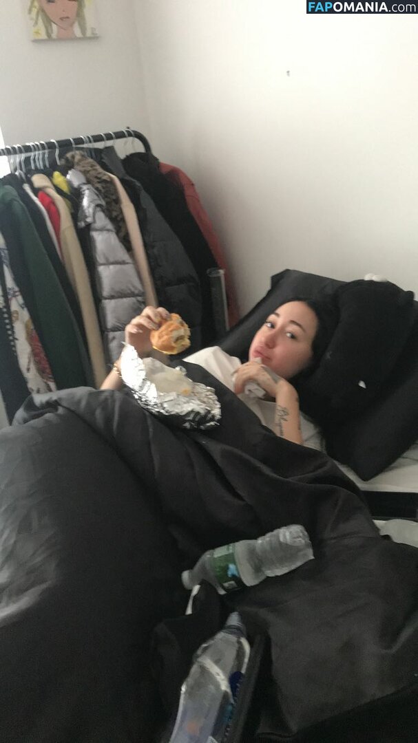 Noah Cyrus Nago Przeciekłe zdjęcie #55
