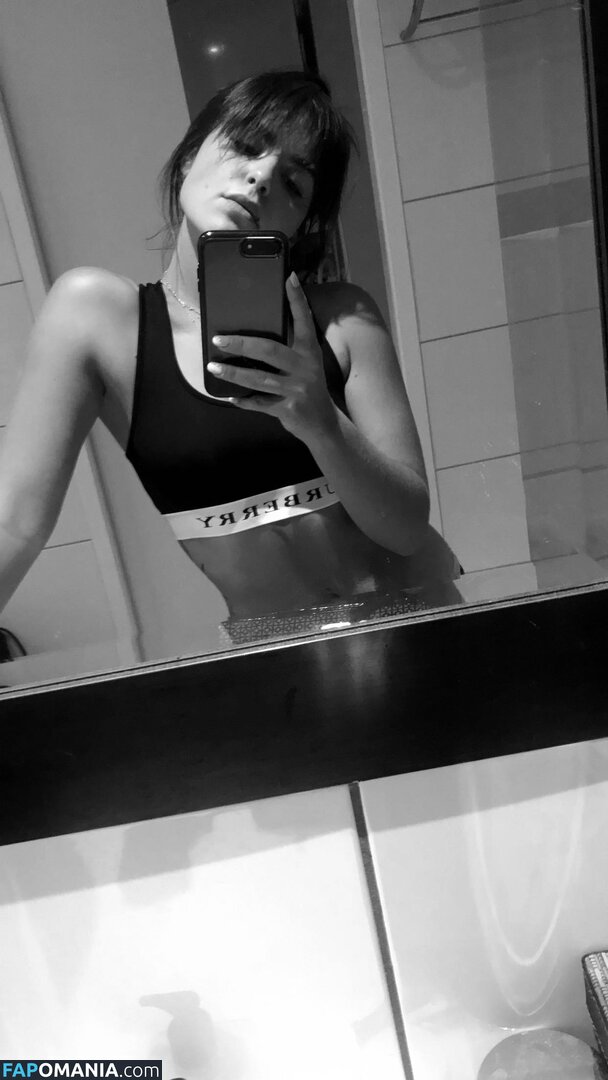 Olympia Valance Nago Przeciekłe zdjęcie #7