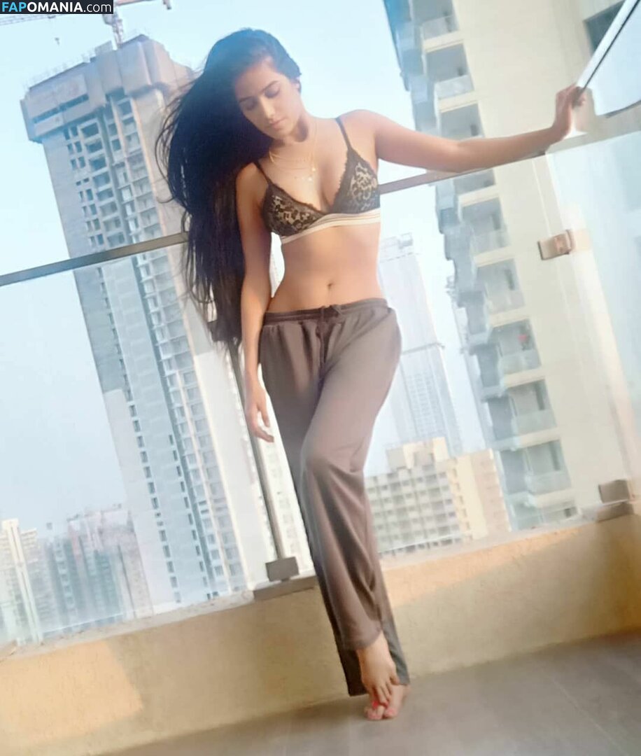 Poonam Pandey Nago Przeciekłe zdjęcie #3