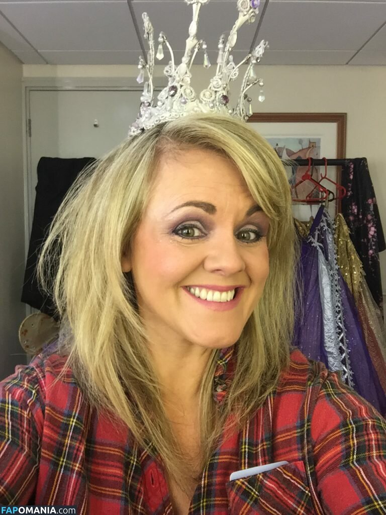 Sally Lindsay Nago Przeciekłe zdjęcie #1