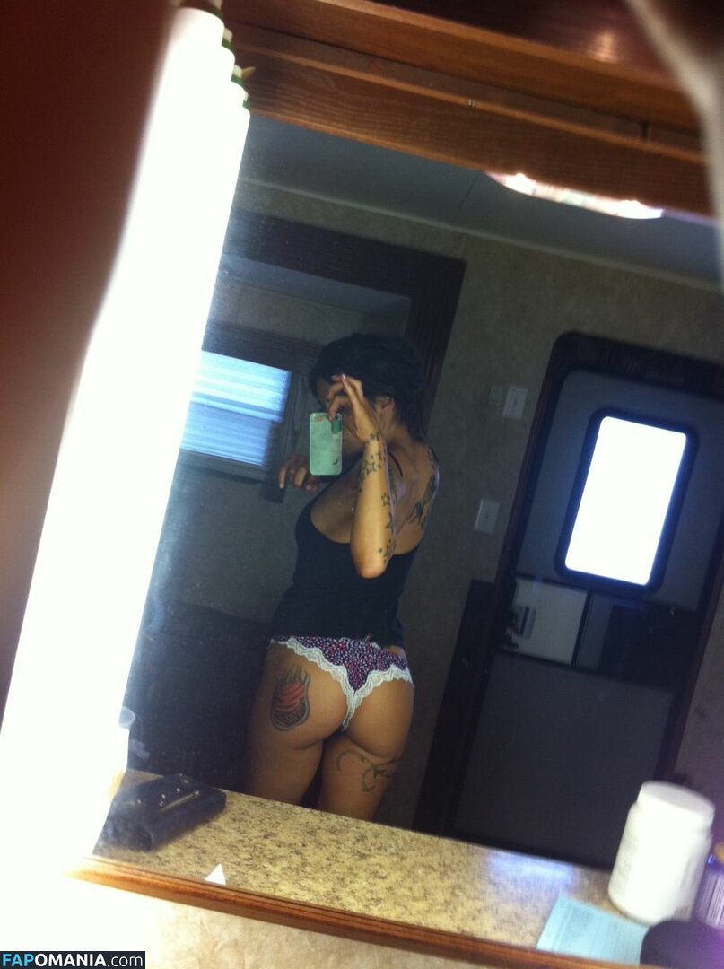 Sarah Sahi Nago Przeciekłe zdjęcie #1