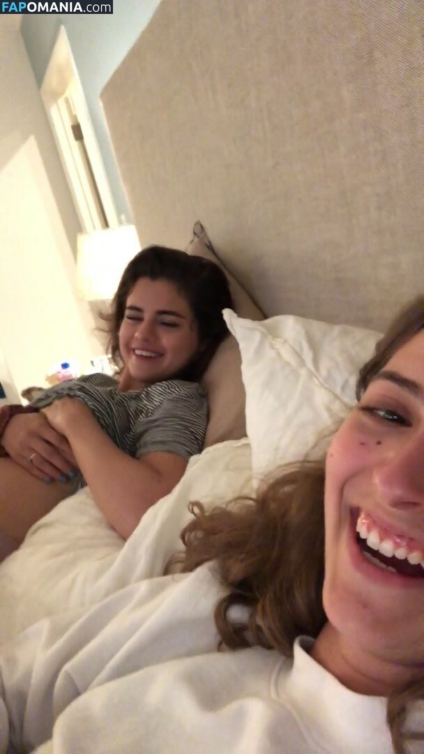 Selena Gomez Nago Przeciekłe zdjęcie #22