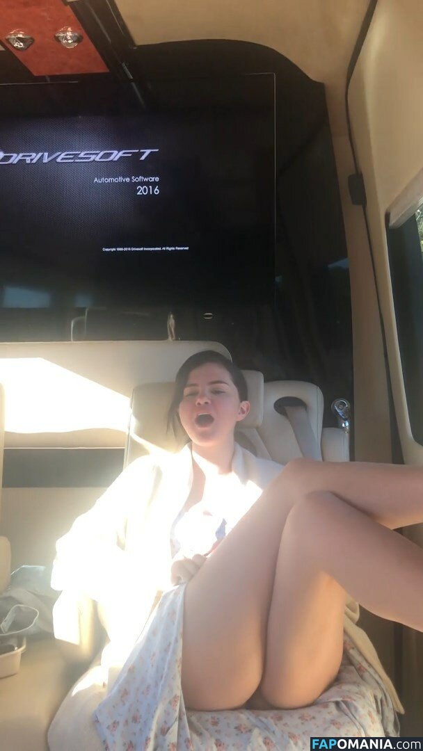 Selena Gomez Nago Przeciekłe zdjęcie #30