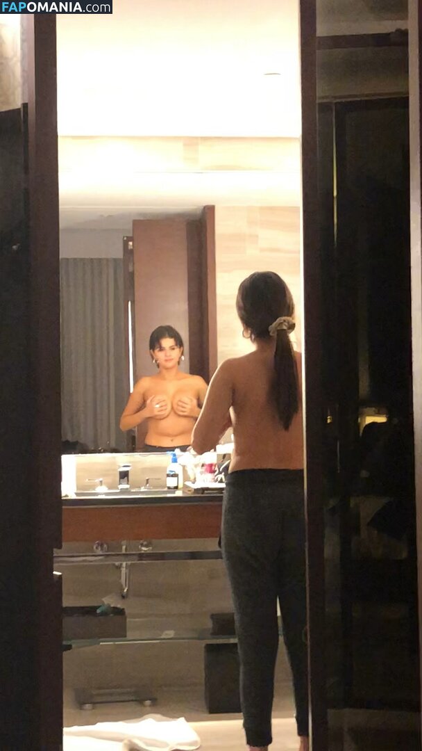 Selena Gomez Nago Przeciekłe zdjęcie #34
