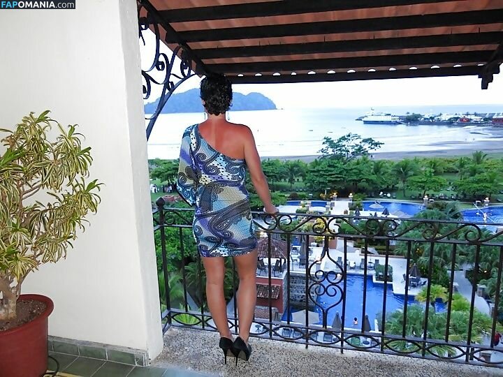 Serena Deeb Nago Przeciekłe zdjęcie #3