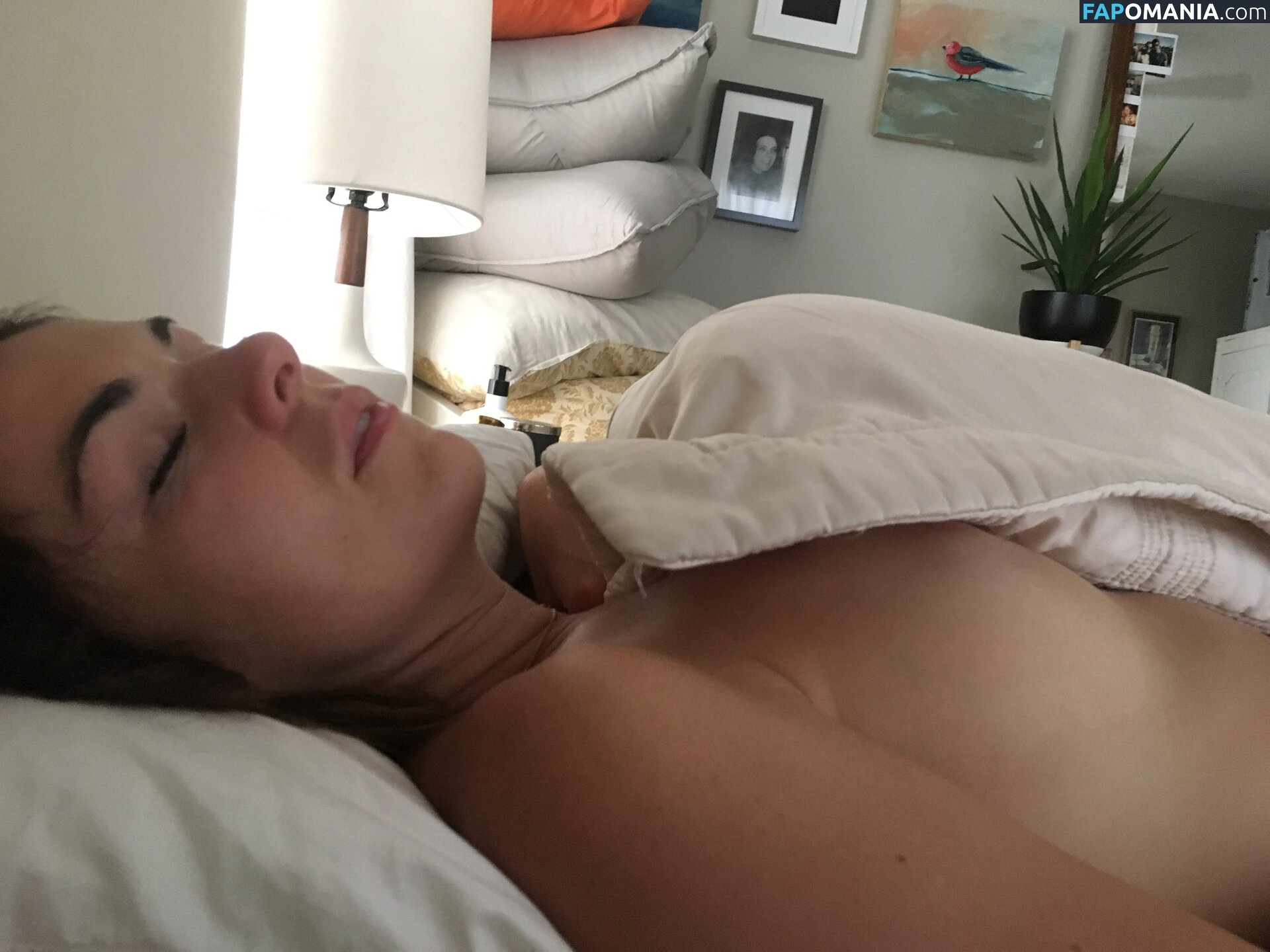 Serinda Swan Nago Przeciekłe zdjęcie #36