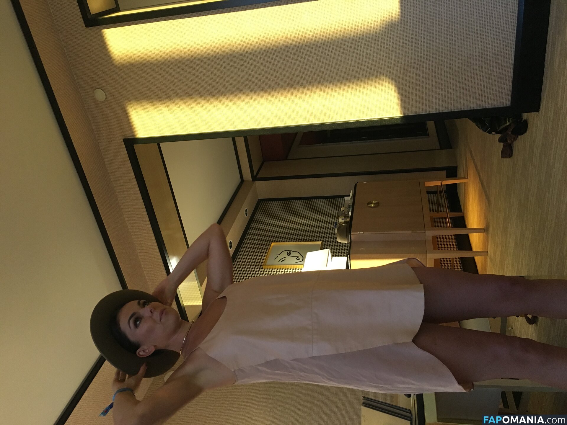 Serinda Swan Nago Przeciekłe zdjęcie #38