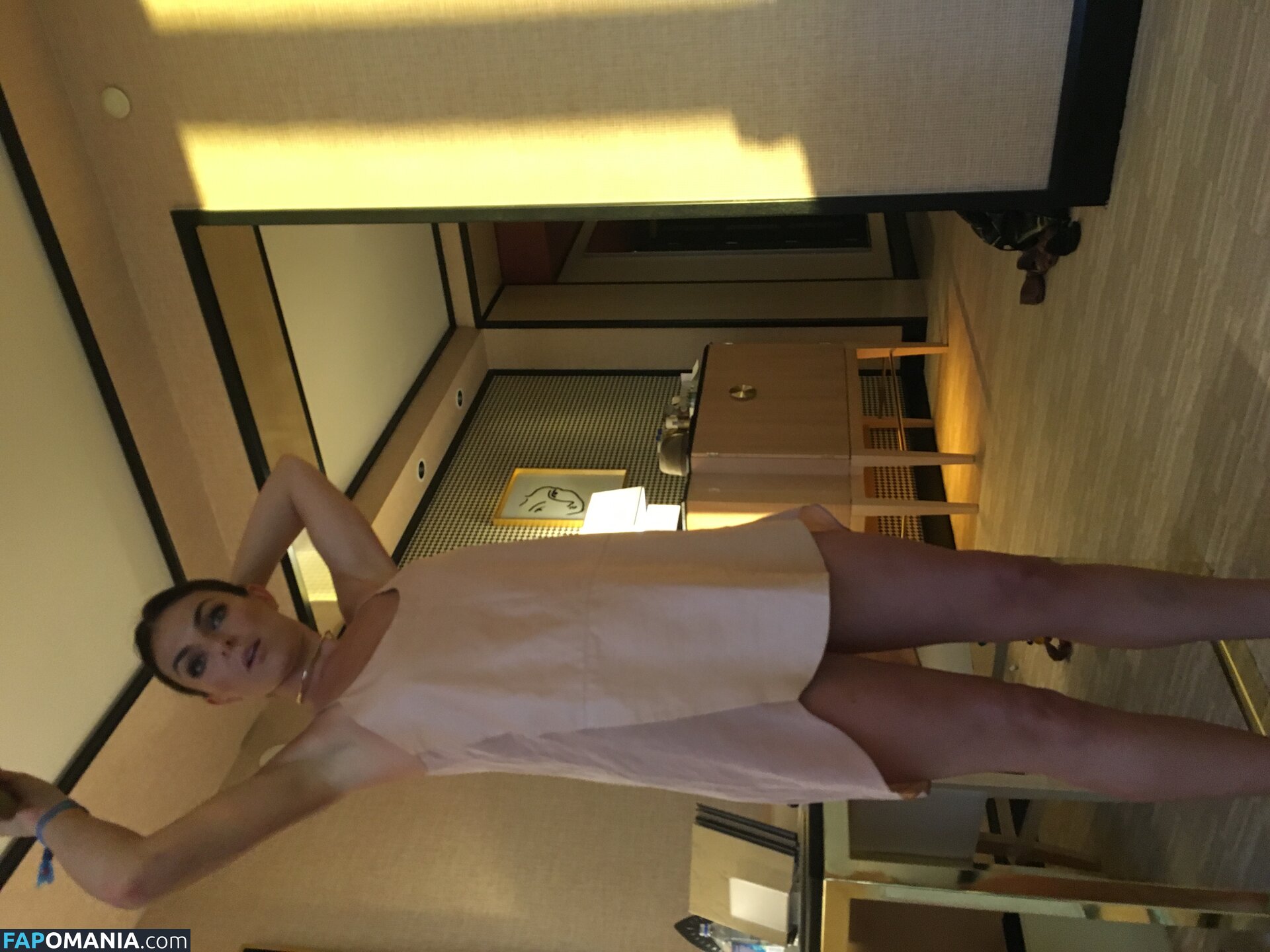 Serinda Swan Nago Przeciekłe zdjęcie #39