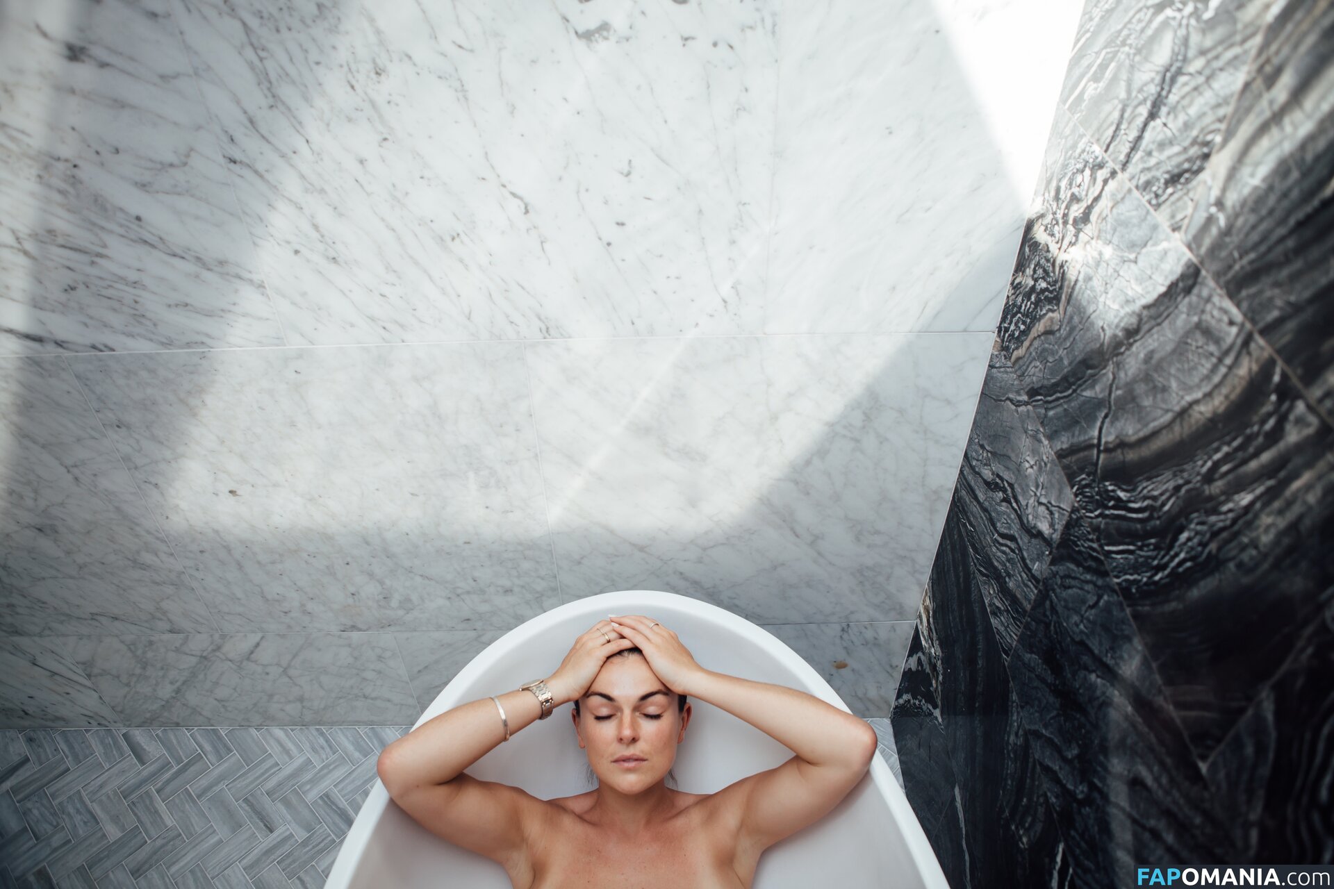 Serinda Swan Nago Przeciekłe zdjęcie #64