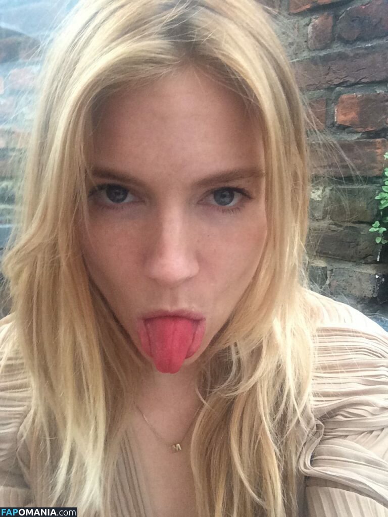 Sienna Miller Nago Przeciekłe zdjęcie #23