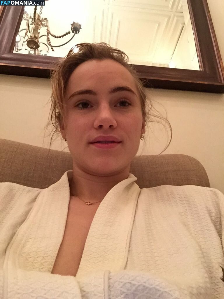 Suki Waterhouse Nago Przeciekłe zdjęcie #1