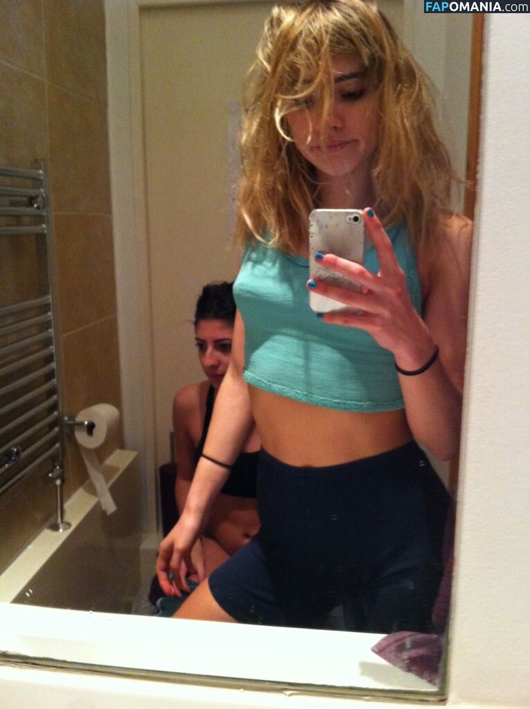 Suki Waterhouse Nago Przeciekłe zdjęcie #46