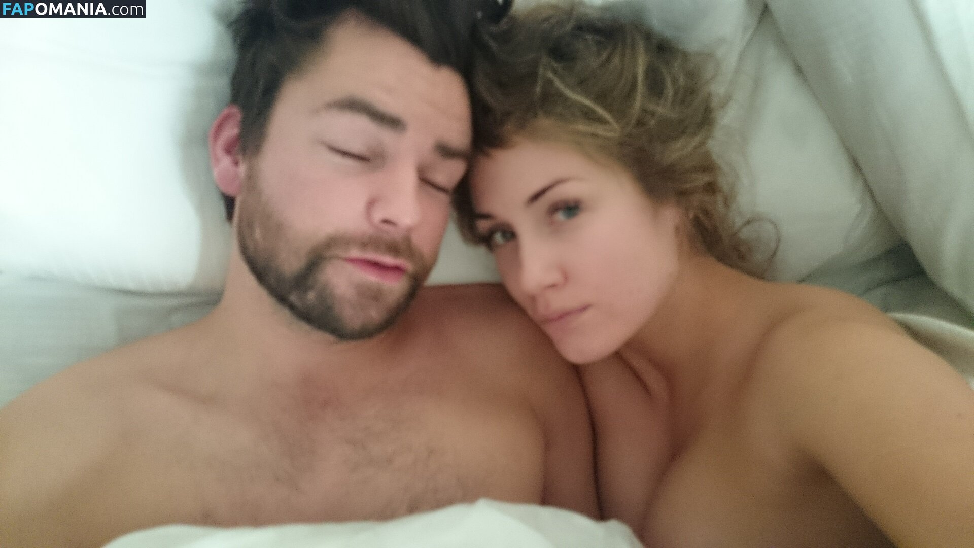 Tone Damli Nago Przeciekłe zdjęcie #1