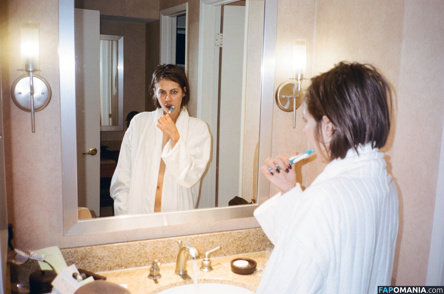 Willa Holland Nago Przeciekłe zdjęcie #5