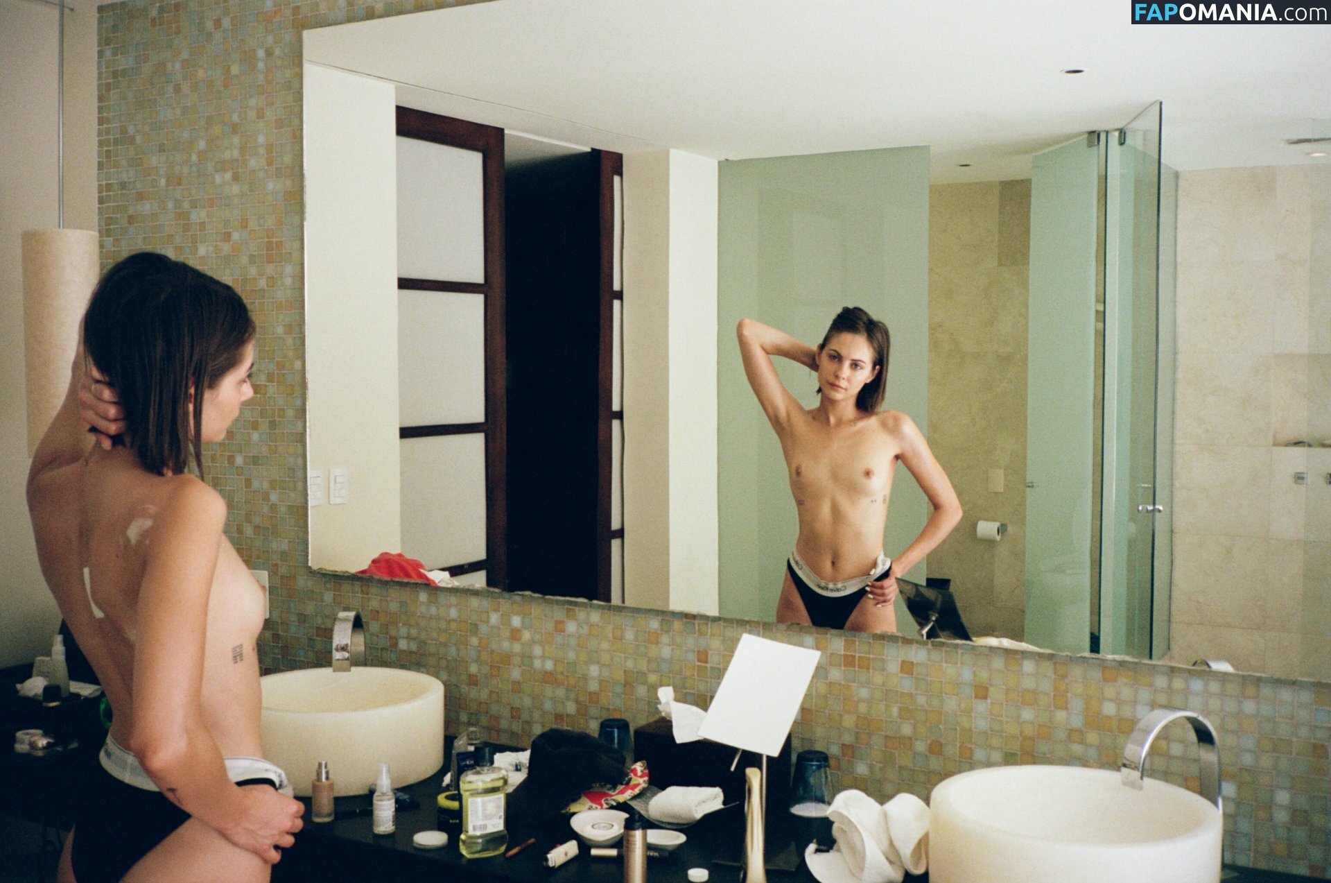 Willa Holland Nago Przeciekłe zdjęcie #39